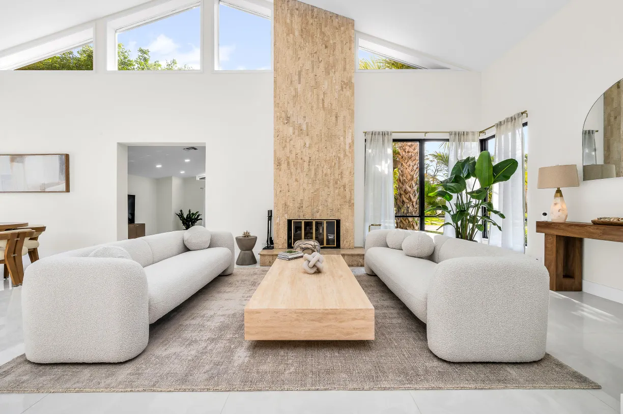 South Florida Real Estate | View 3138 Lakeview Drive | 4 Beds, 3 Baths