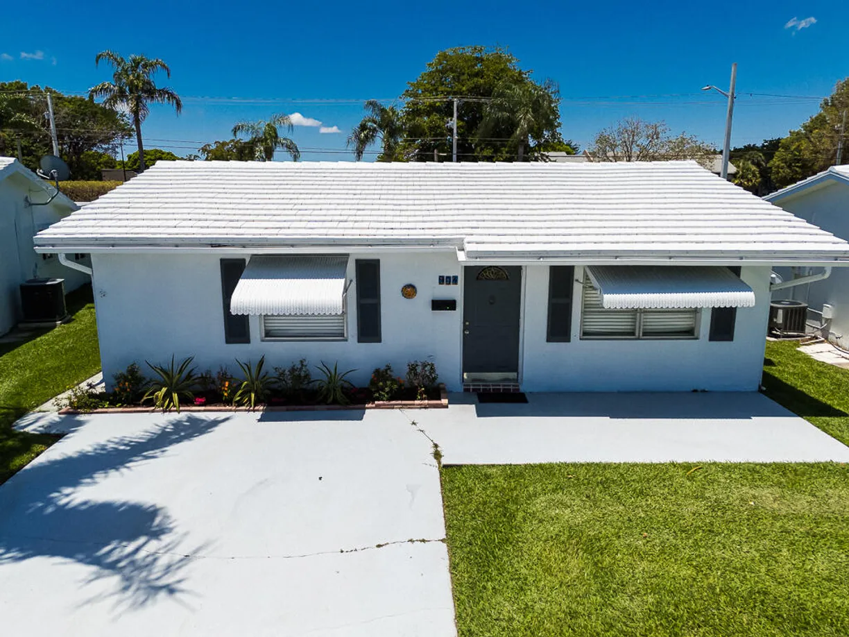 South Florida Real Estate | View 904 SW 24th Street | Listing