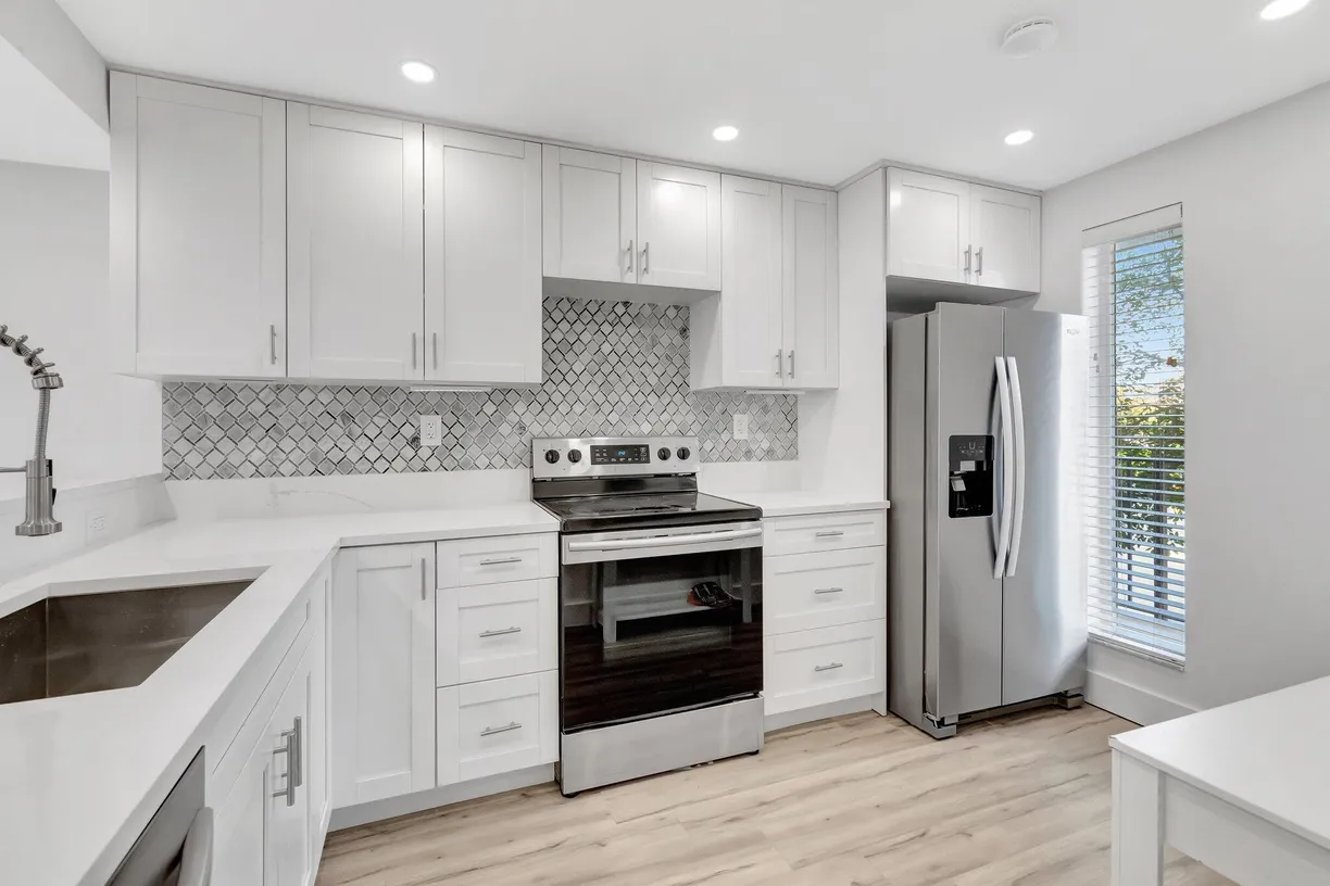 South Florida Real Estate | View 15 Royal Palm Way, 2060 | 1 Bed, 1 Bath