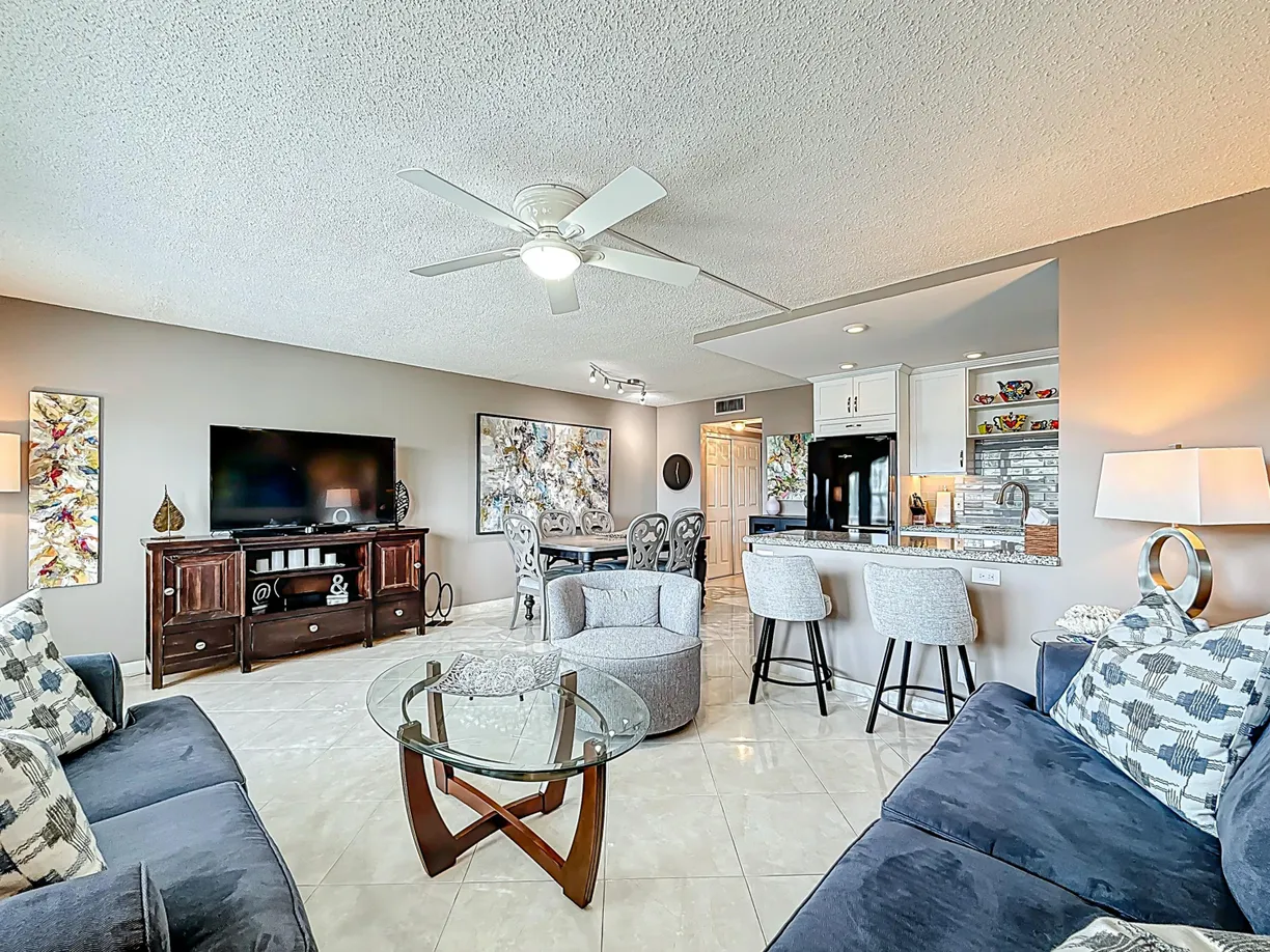 South Florida Real Estate | View 3124 Cambridge F | 1 Bed, 1 Bath