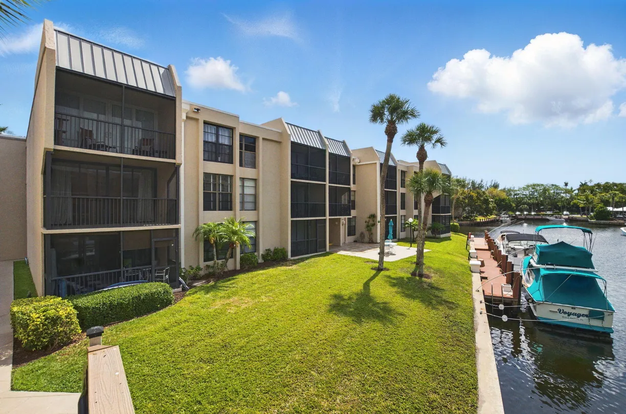 South Florida Real Estate | View 2 Royal Palm Way, 205 | 2 Beds, 2 Baths