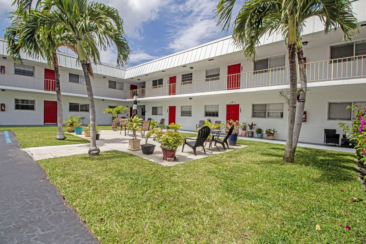 South Florida Real Estate | View 402 Lake Shore Drive, 101 | 2 Beds, 1 Bath