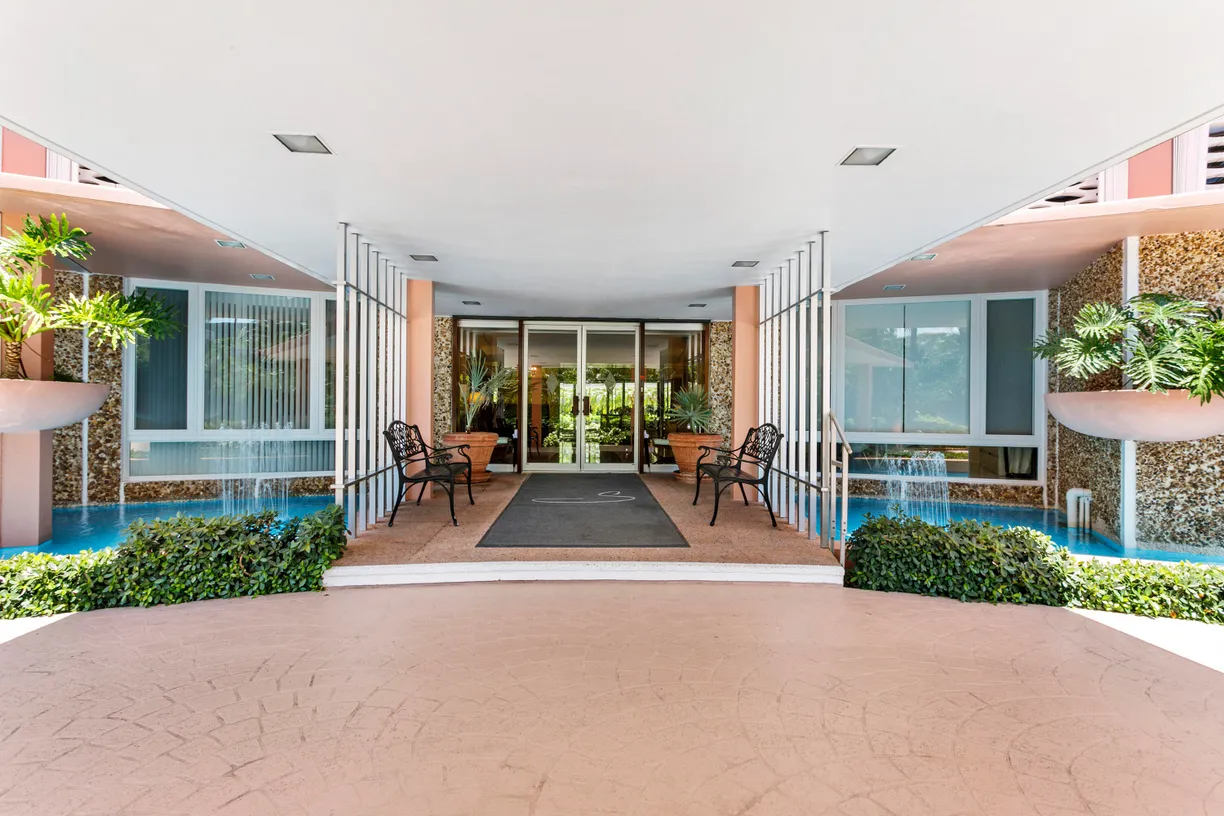 South Florida Real Estate | View 315 S Lake Drive, 3f | Listing
