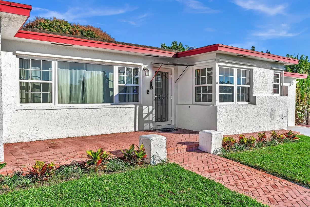 South Florida Real Estate | View 301 Gulfstream Drive | 3 Beds, 2 Baths