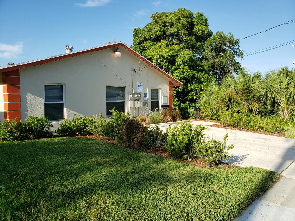 South Florida Real Estate | View 820 14th Street, 2 | 2 Beds, 1 Bath