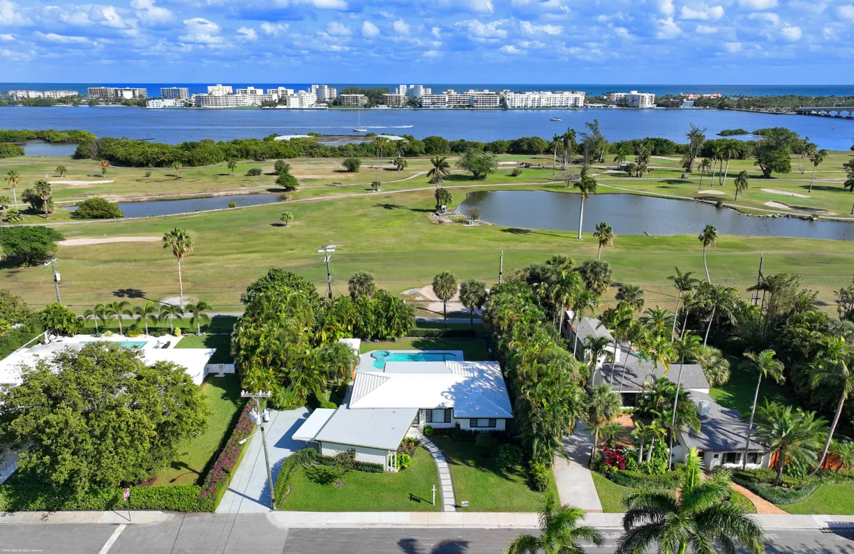 South Florida Real Estate | View 328 N Lakeside Drive | 2 Beds, 3 Baths