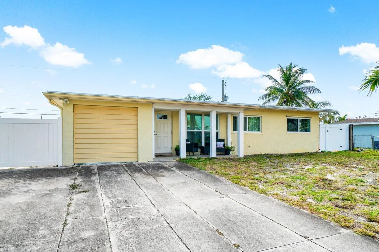 South Florida Real Estate | View 814 S 10th Street | Listing