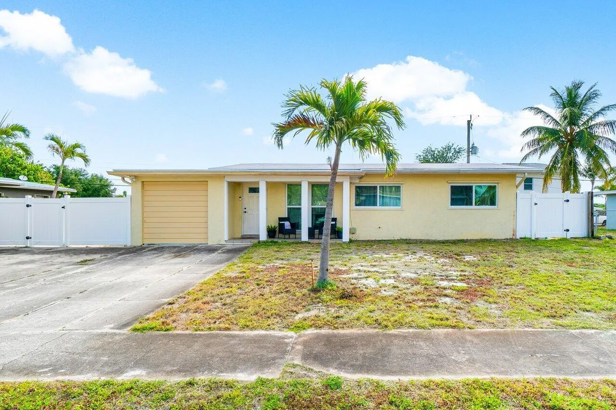 South Florida Real Estate | View 814 S 10th Street | 3 Beds, 2 Baths