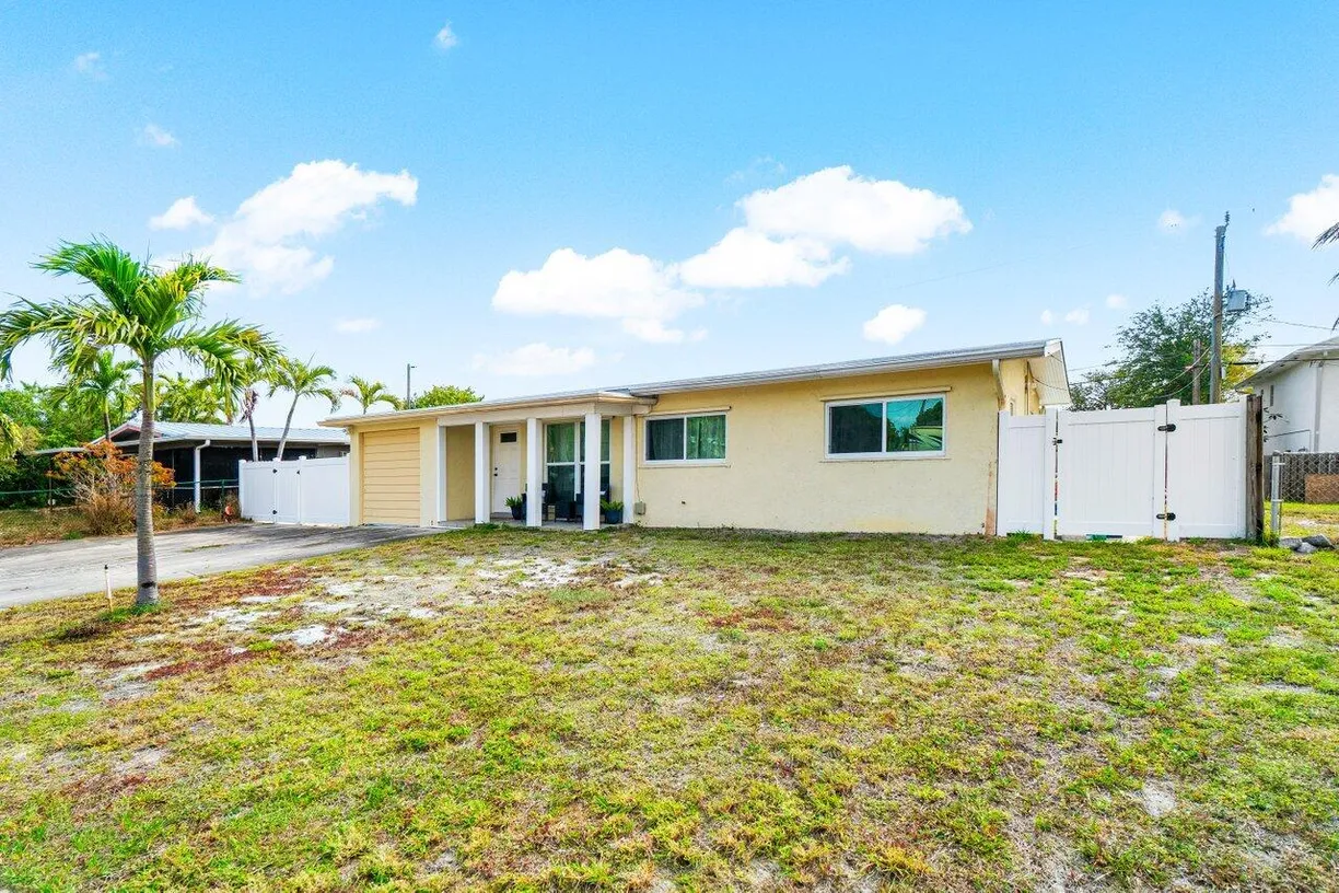 South Florida Real Estate | View 814 S 10th Street | Listing