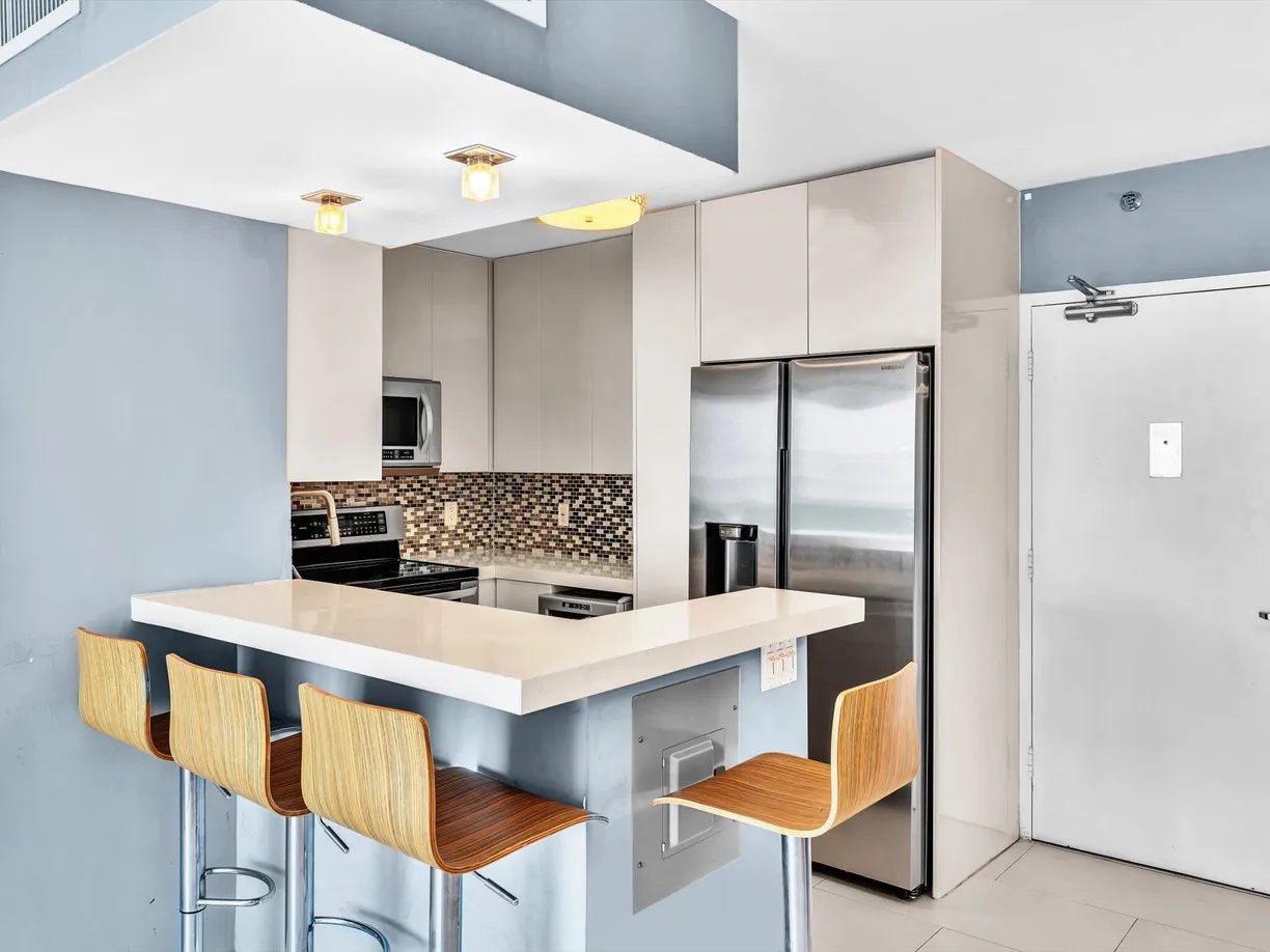 South Florida Real Estate | View 1200 West Avenue, Ph19 | Listing