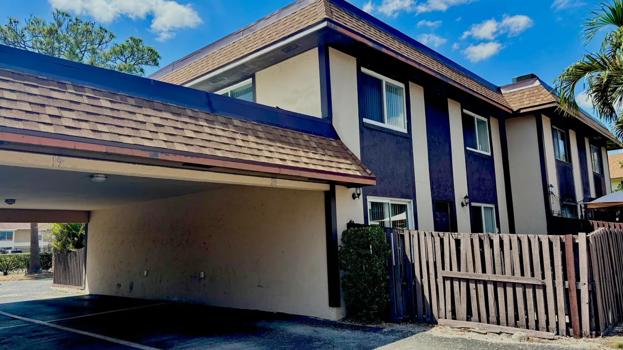 South Florida Real Estate | View 2106 Sherwood Forest 20 Boulevard, 20 | 2 Beds, 1 Bath