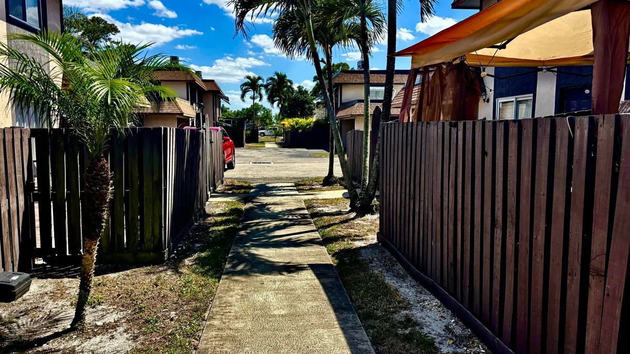 South Florida Real Estate | View 2106 Sherwood Forest 20 Boulevard, 20 | Listing