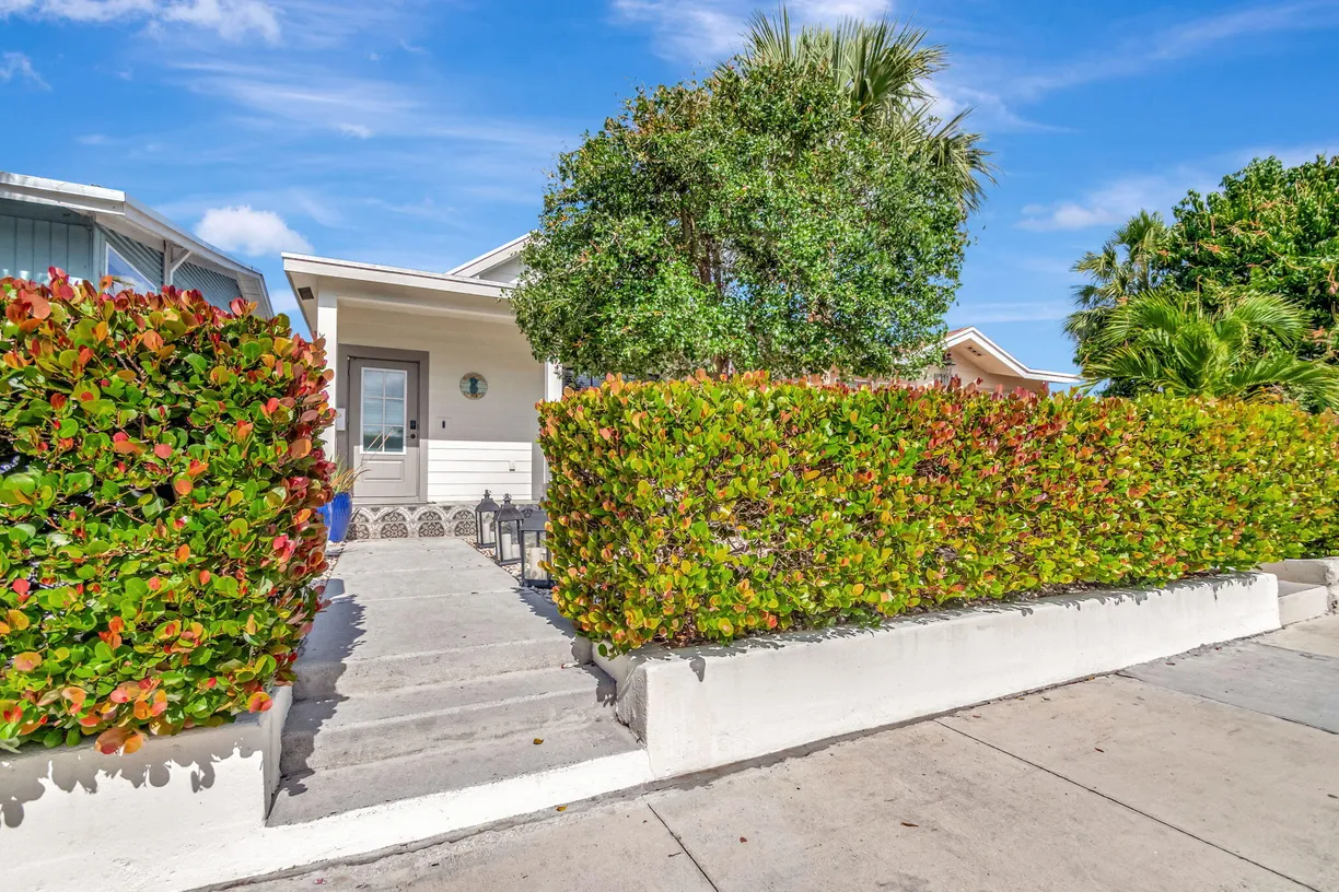 South Florida Real Estate | View 113 S L Street | Listing