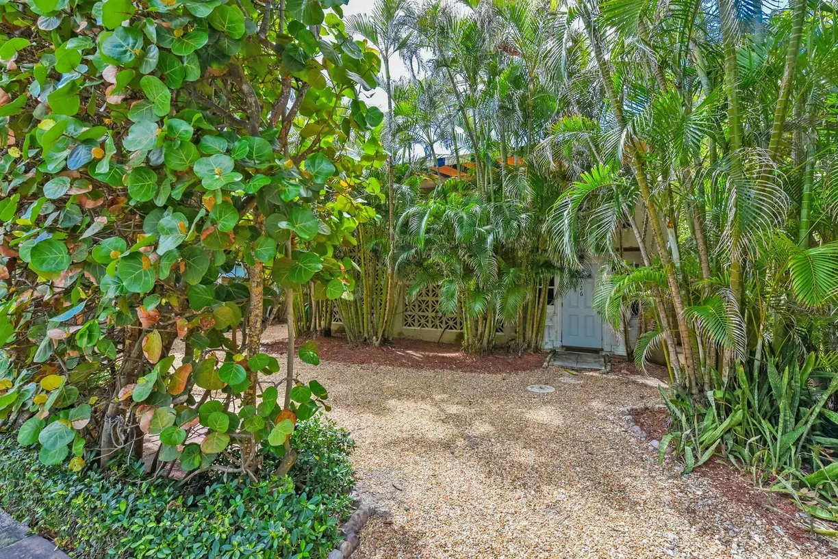 South Florida Real Estate | View 126 Peruvian Avenue