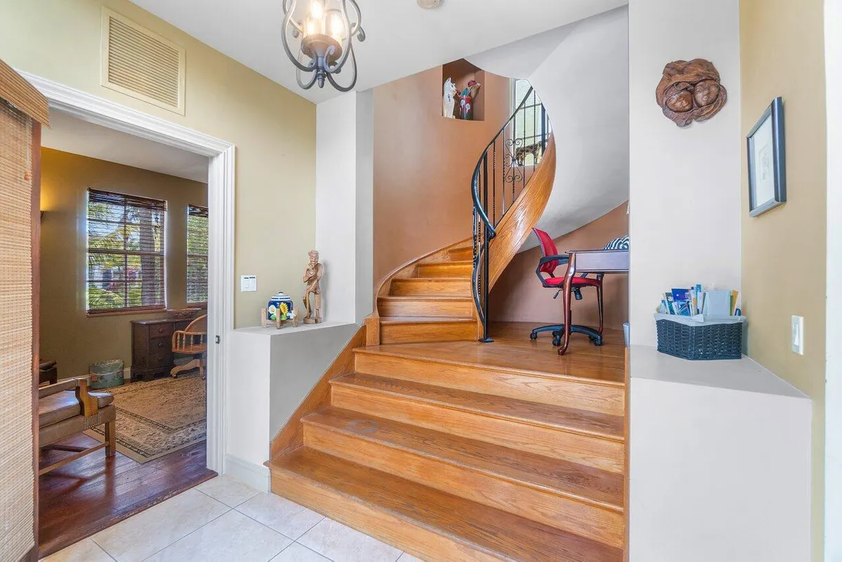 South Florida Real Estate | View 724 Park Place | Listing