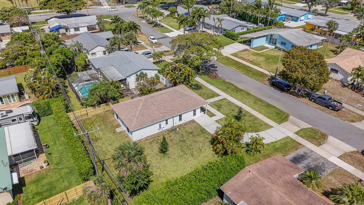 South Florida Real Estate | View 532 Harbour Road | Listing