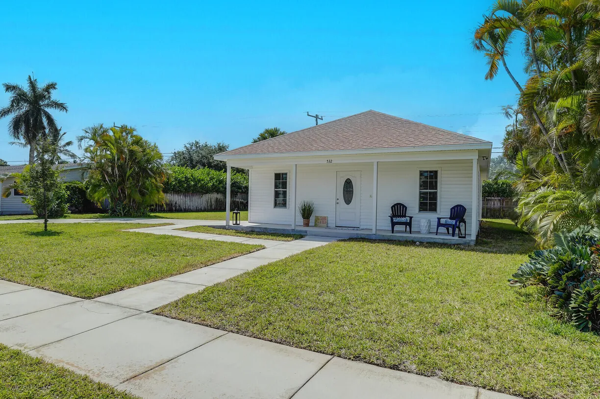 South Florida Real Estate | View 532 Harbour Road | 2 Beds, 2 Baths