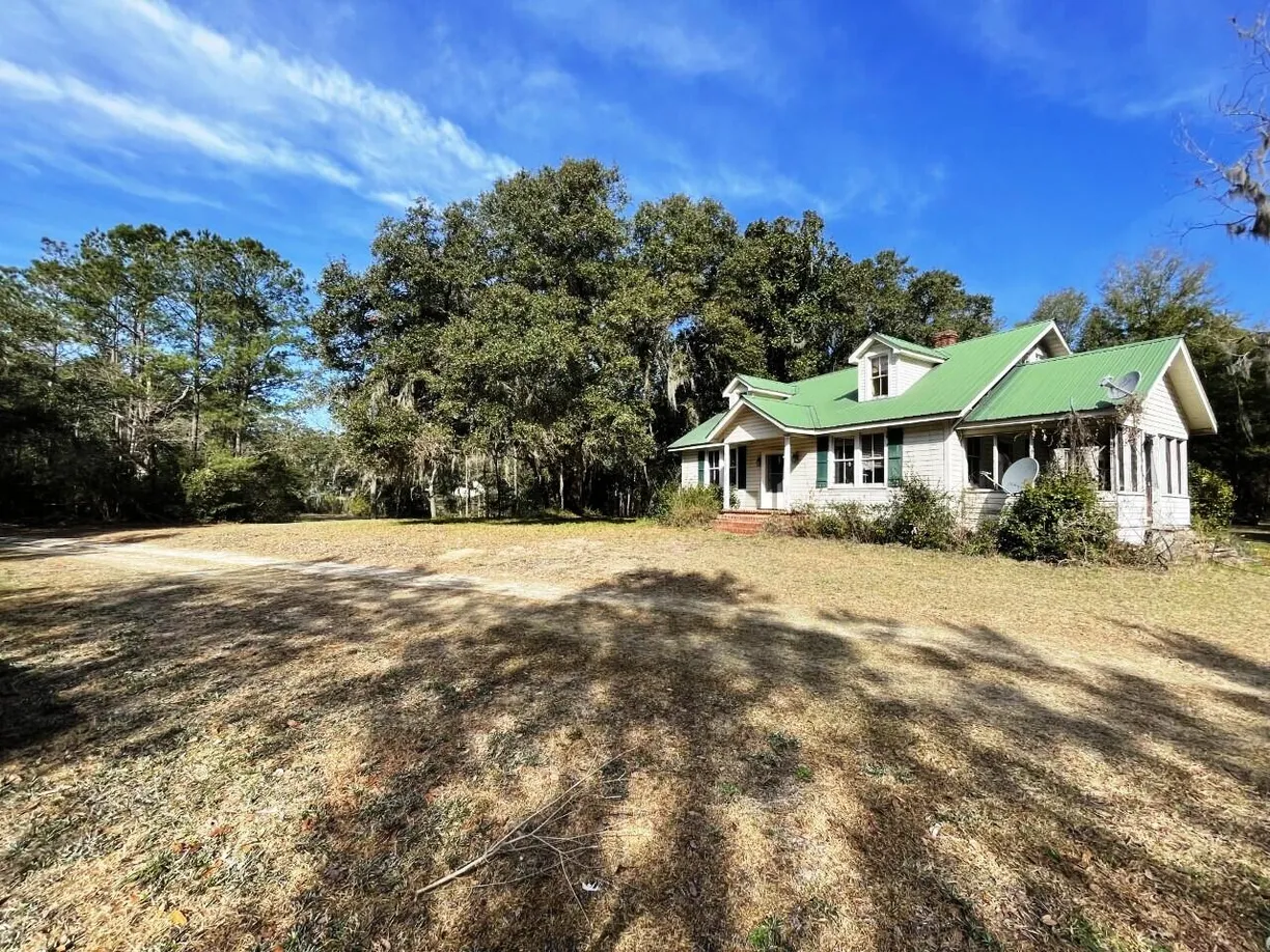 Charleston, SC Real Estate | View 2043 Bohicket Road | 3 Beds, 1 Bath