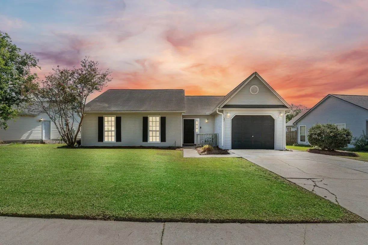 Charleston, SC Real Estate | View 127 Alcester Road | 3 Beds, 2 Baths