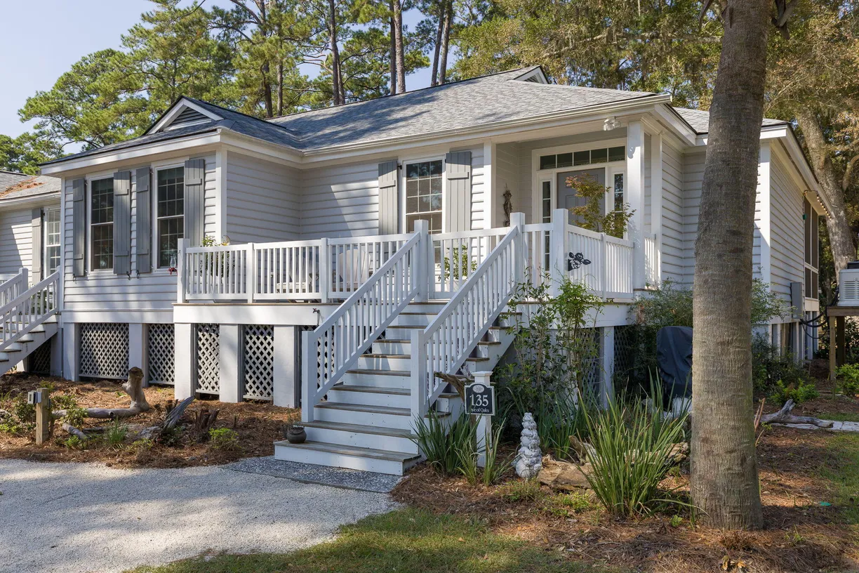 Charleston, SC Real Estate | View 135 Avenue Of Oaks | 2 Beds, 2 Baths