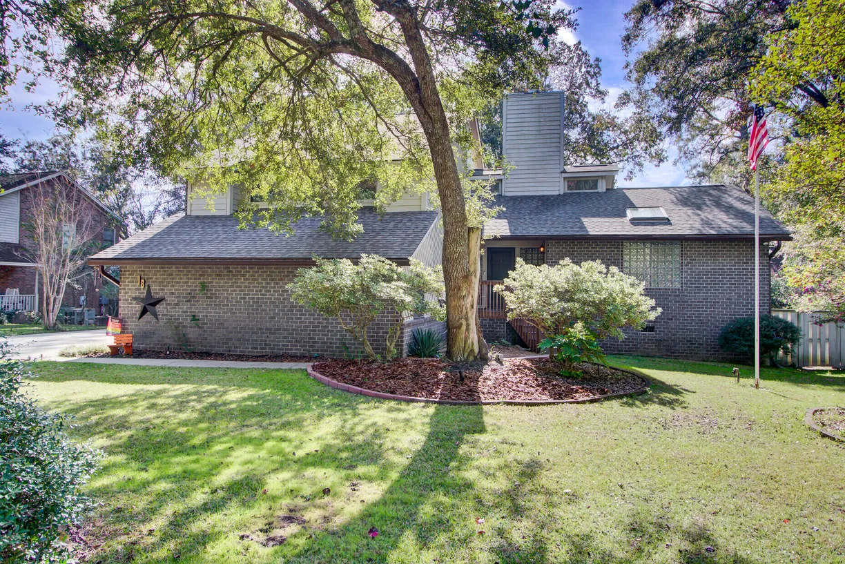 Charleston, SC Real Estate | View 18 Plantation Circle | 4 Beds, 2 Baths