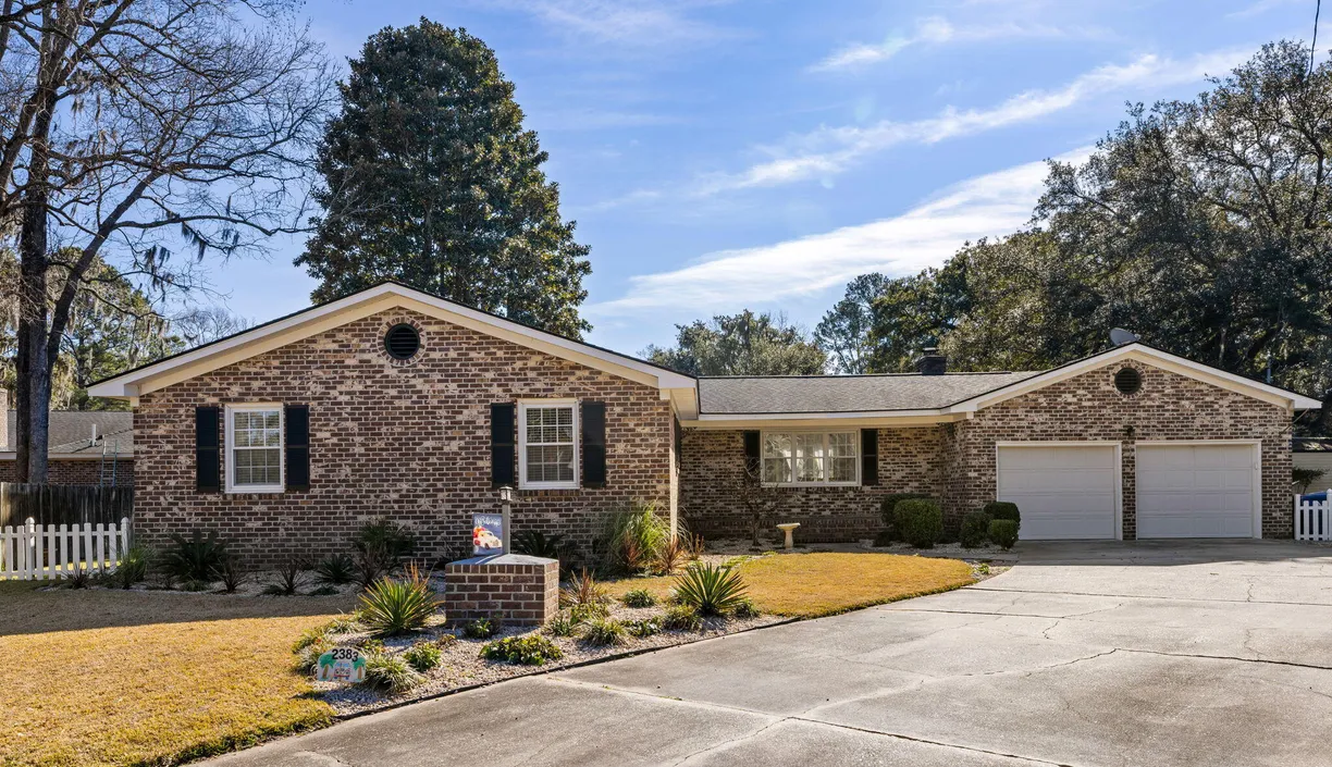 Charleston, SC Real Estate | View 2383 Erskine Court | 3 Beds, 2 Baths