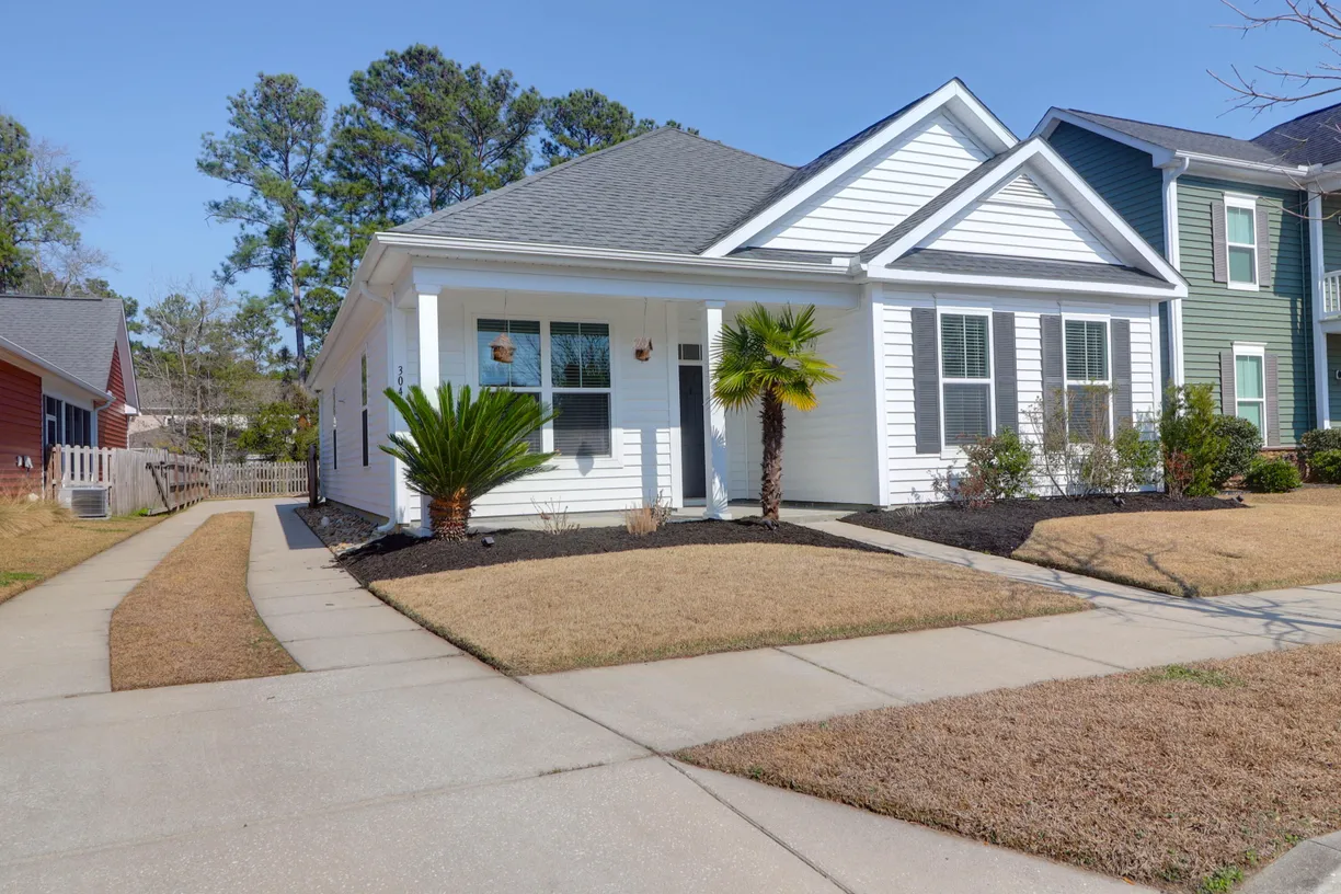Charleston, SC Real Estate | View 3042 Moonlight Drive | 3 Beds, 2 Baths