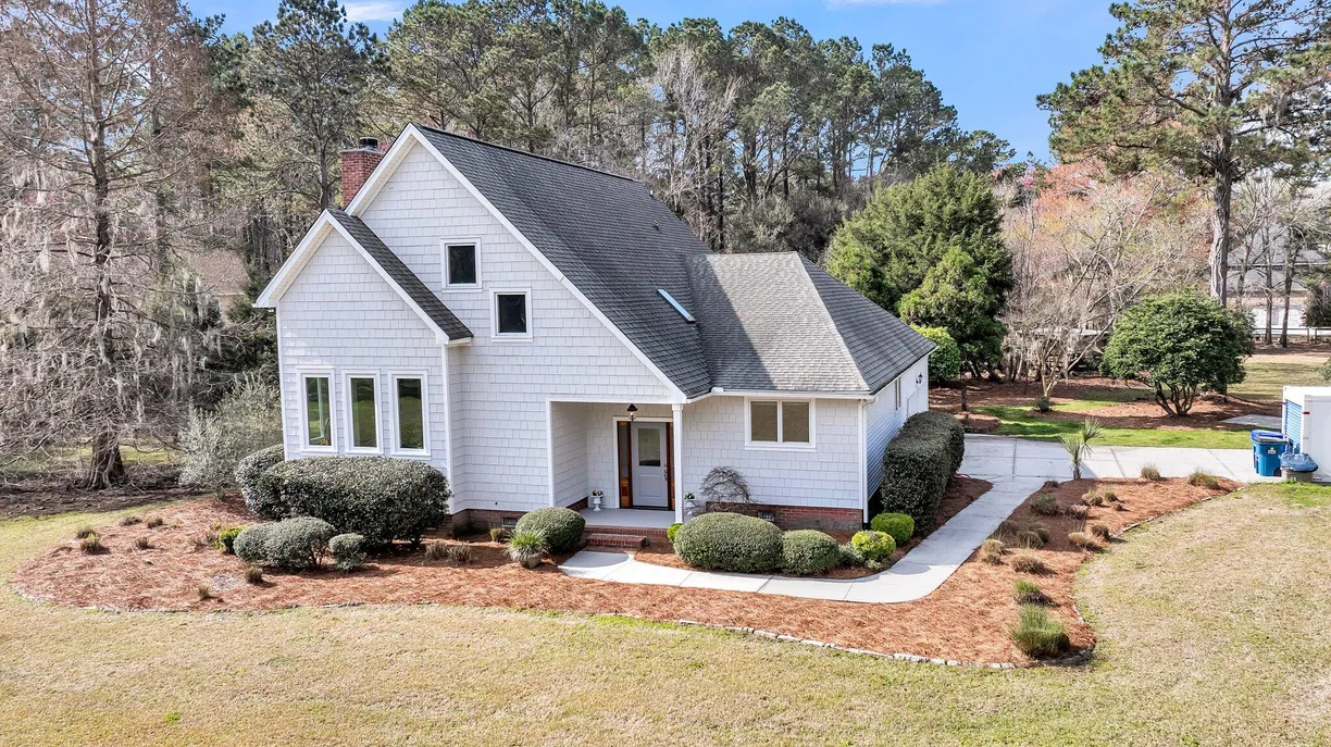 Charleston, SC Real Estate | View 2224 Shoreline Drive | 4 Beds, 3 Baths