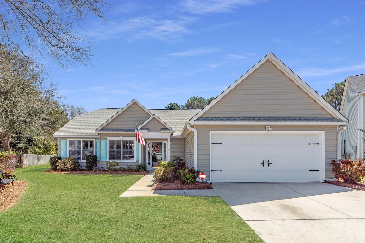 Charleston, SC Real Estate | View 1233 Bridgeport Drive | 3 Beds, 2 Baths