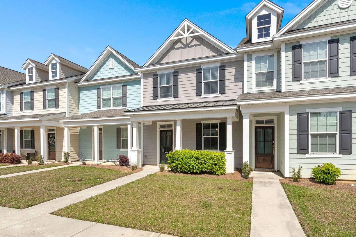 Charlotte Real Estate | View 407 Stoneleigh Lane | Listing
