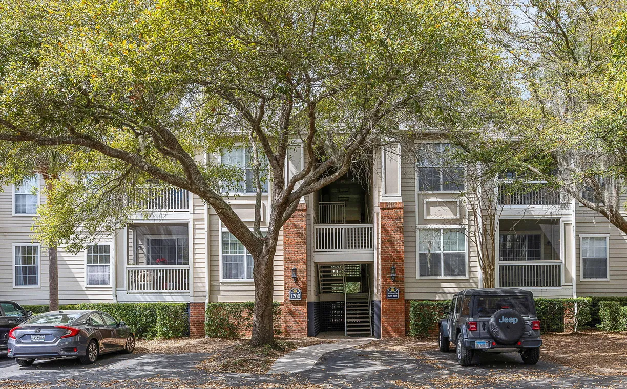 Charleston, SC Real Estate | View 1600 Long Grove Drive, 1226 | 2 Beds, 1 Bath