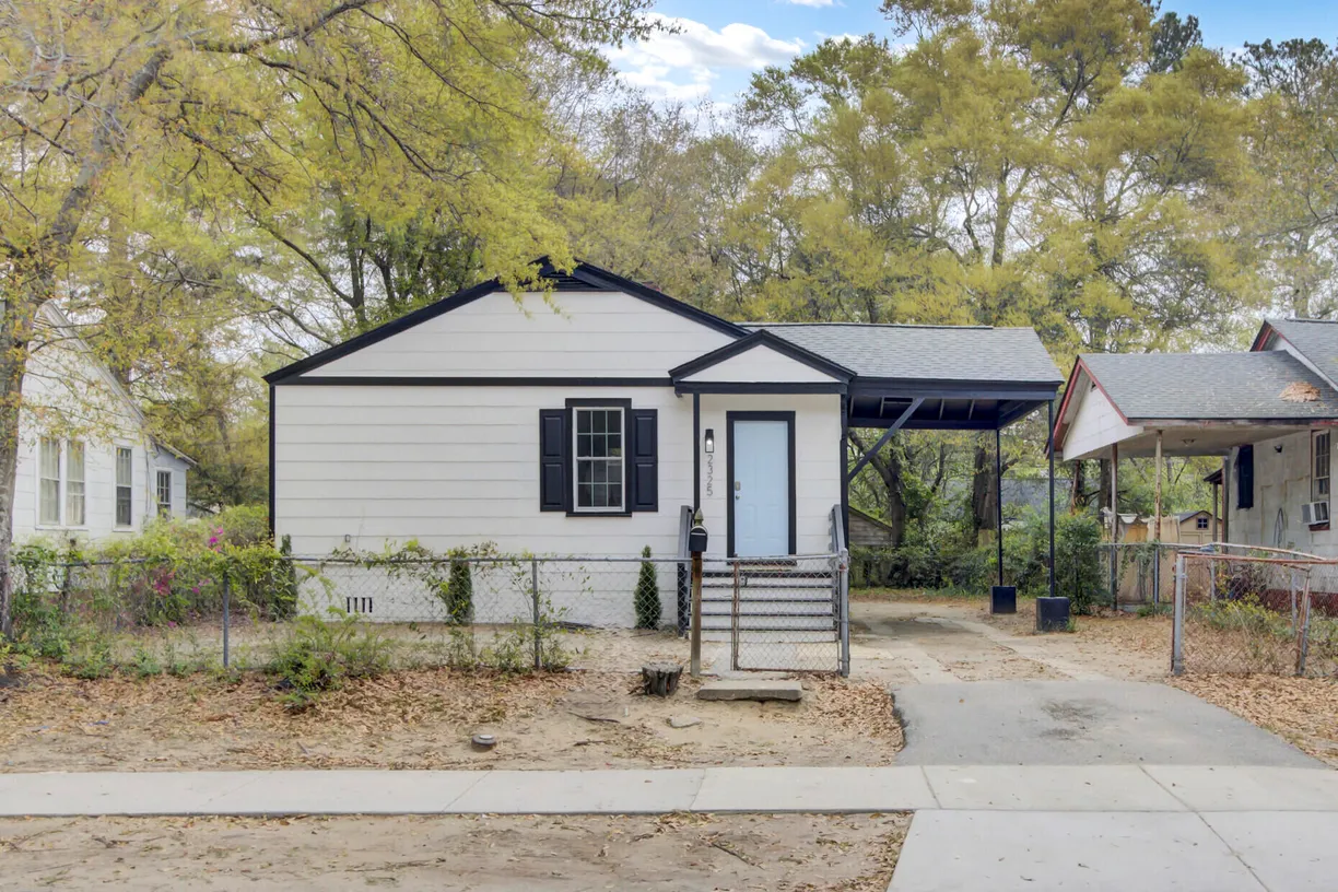 Charleston, SC Real Estate | View 2325 Sorentrue Avenue | 2 Beds, 2 Baths