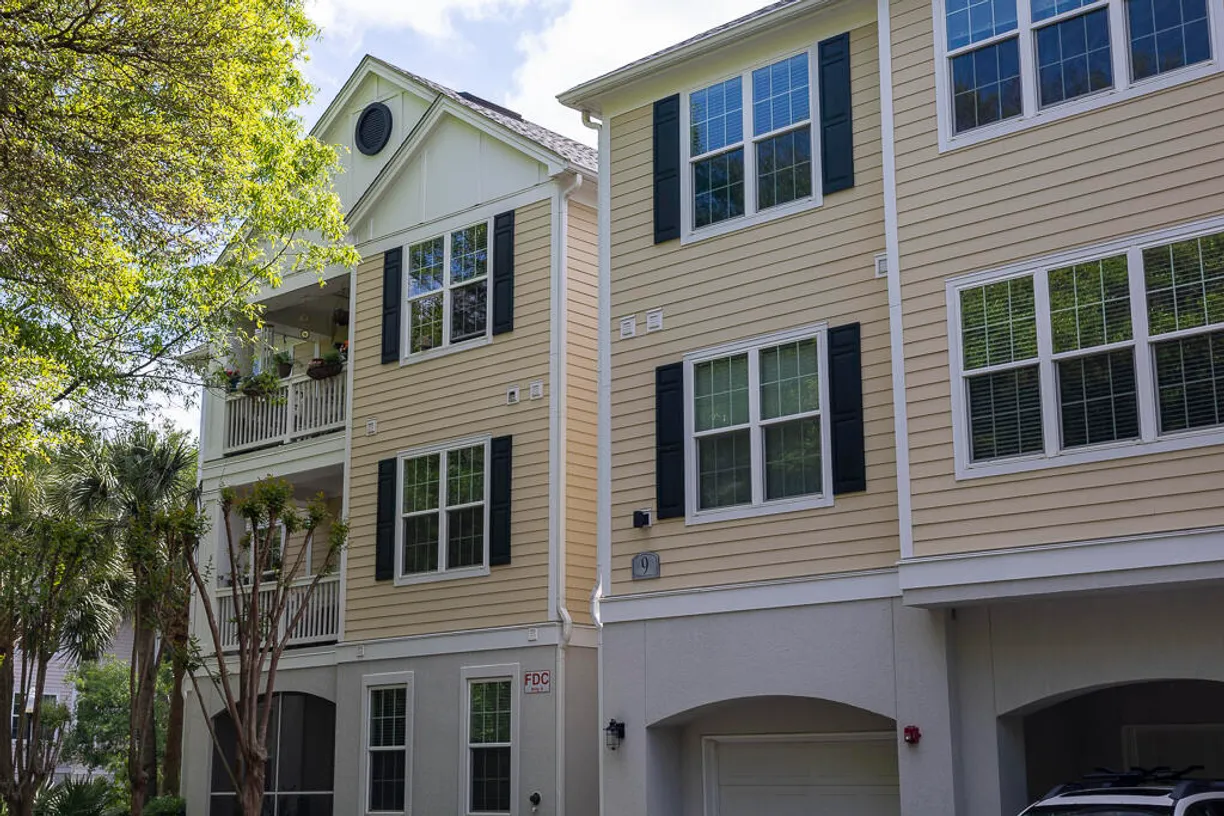 Charleston, SC Real Estate | View 60 Fenwick Hall Alley, 937 | 1 Bed, 1 Bath