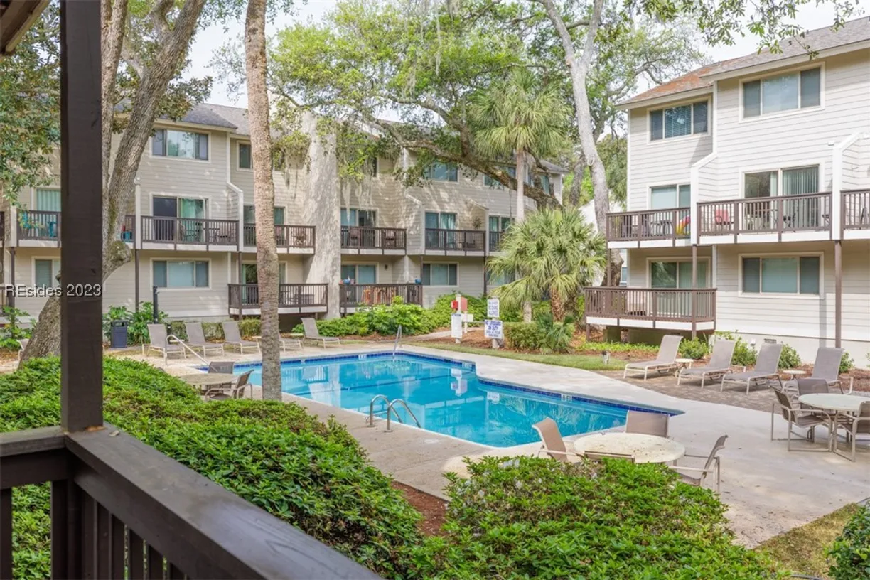 Charleston, SC Real Estate | View 1 Tanglewood Drive, 501 | 2 Beds, 1 Bath