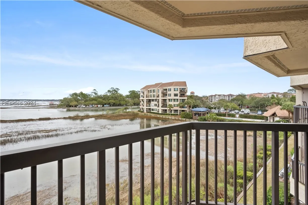Charleston, SC Real Estate | View 2 Shelter Cove Lane, 250 | 1 Bed, 1 Bath