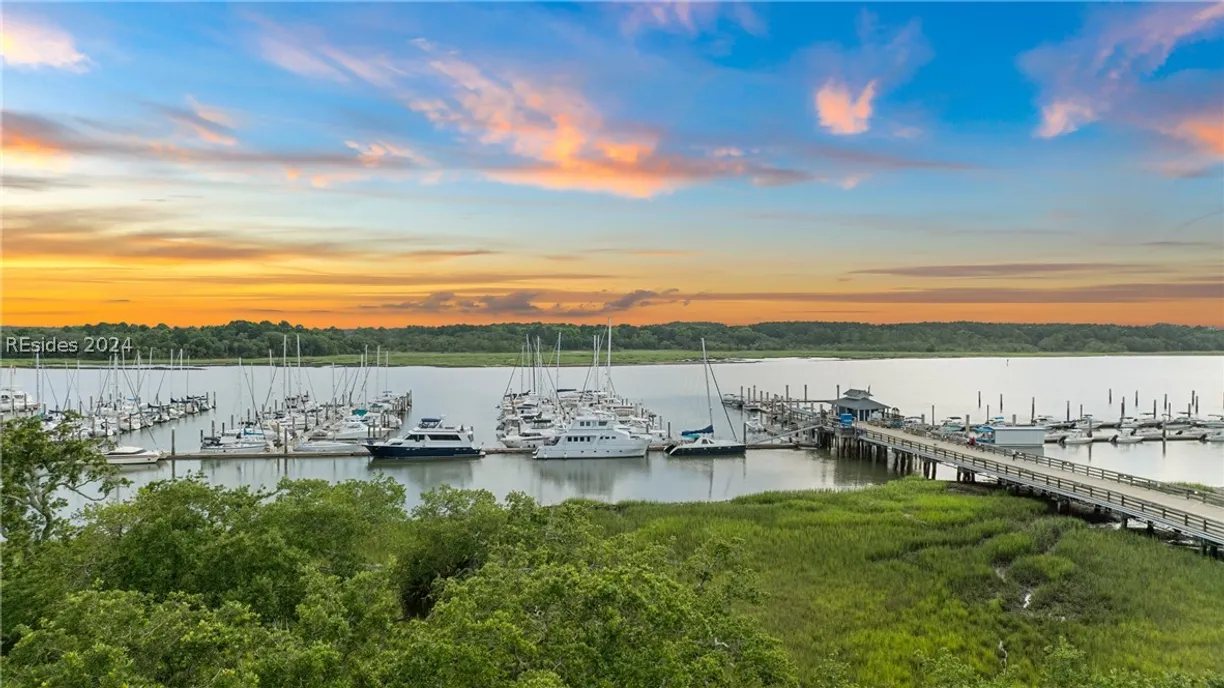 Charleston, SC Real Estate | View 73 Skull Creek Drive, 318 | 3 Beds, 2 Baths