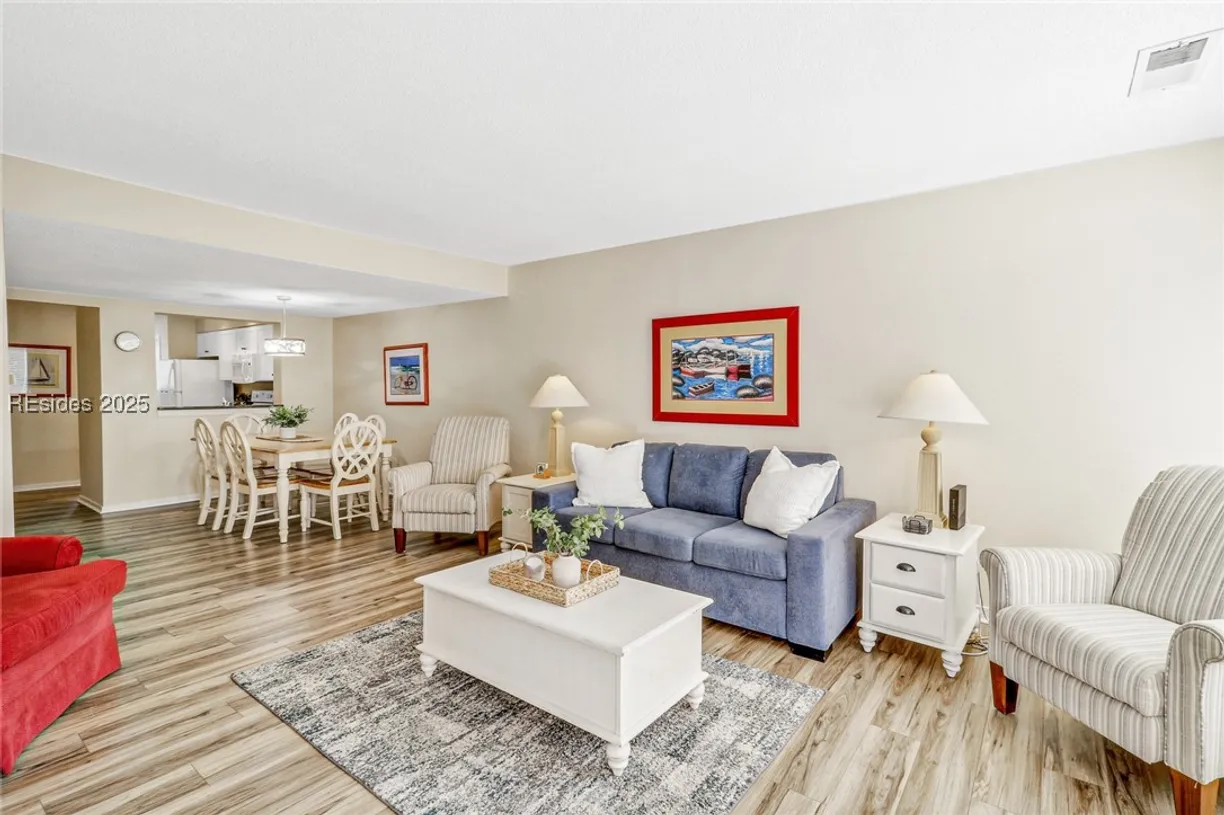 Charleston, SC Real Estate | View 15 Deallyon Avenue, 9 | 2 Beds, 2 Baths