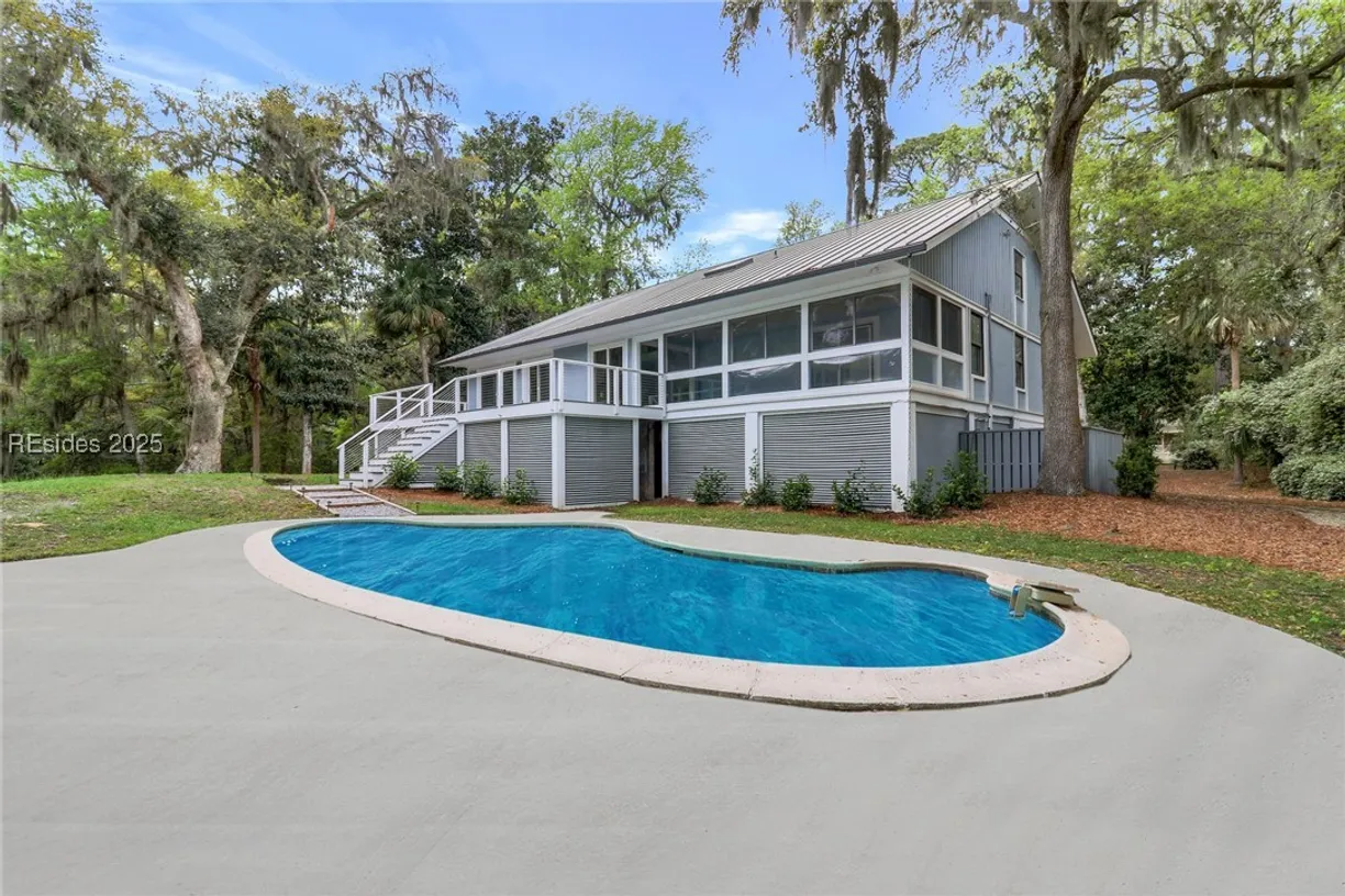 Charleston, SC Real Estate | View 10 Hunt Club Court | 5 Beds, 4 Baths