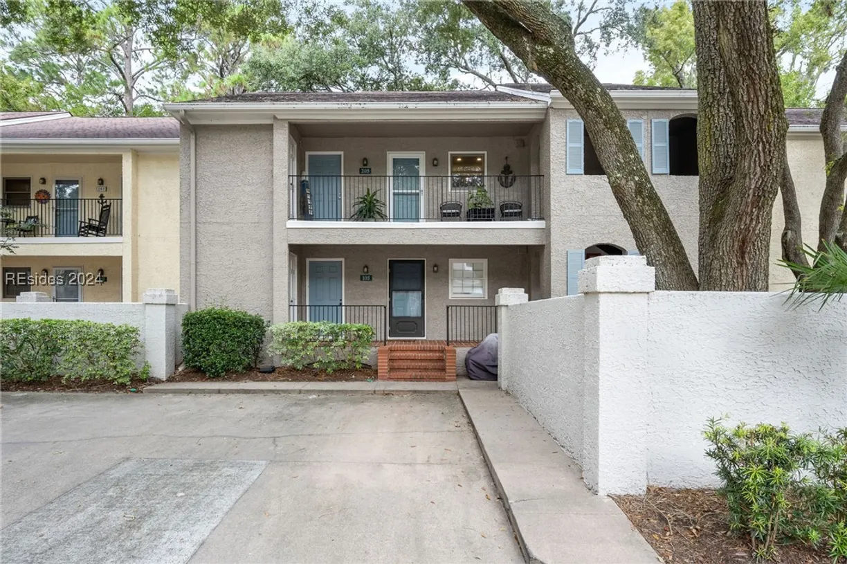 Charleston, SC Real Estate | View 4 Wimbledon Court, 205 | 2 Beds, 2 Baths
