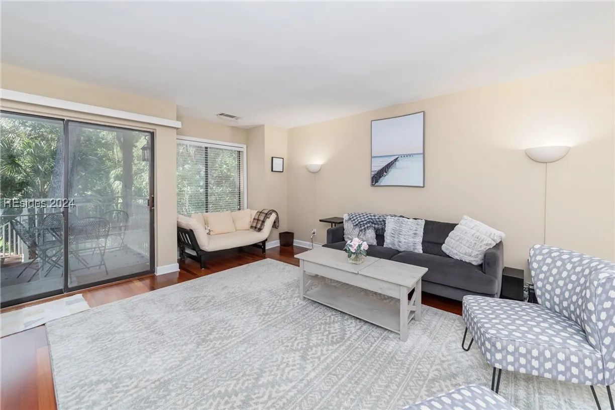 Charleston, SC Real Estate | View 15 Deallyon Avenue, 2 | 2 Beds, 2 Baths