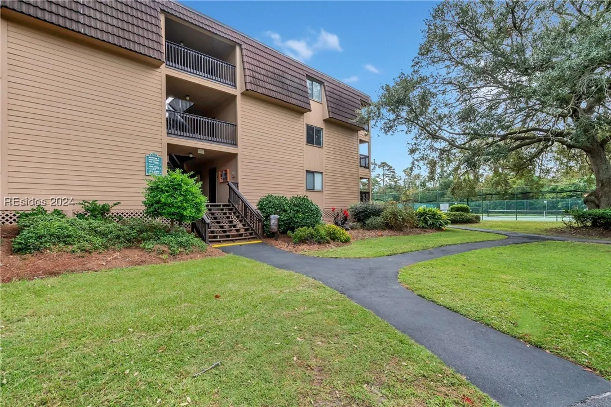 Charleston, SC Real Estate | View 40 Folly Field Road, F17 | 2 Beds, 2 Baths