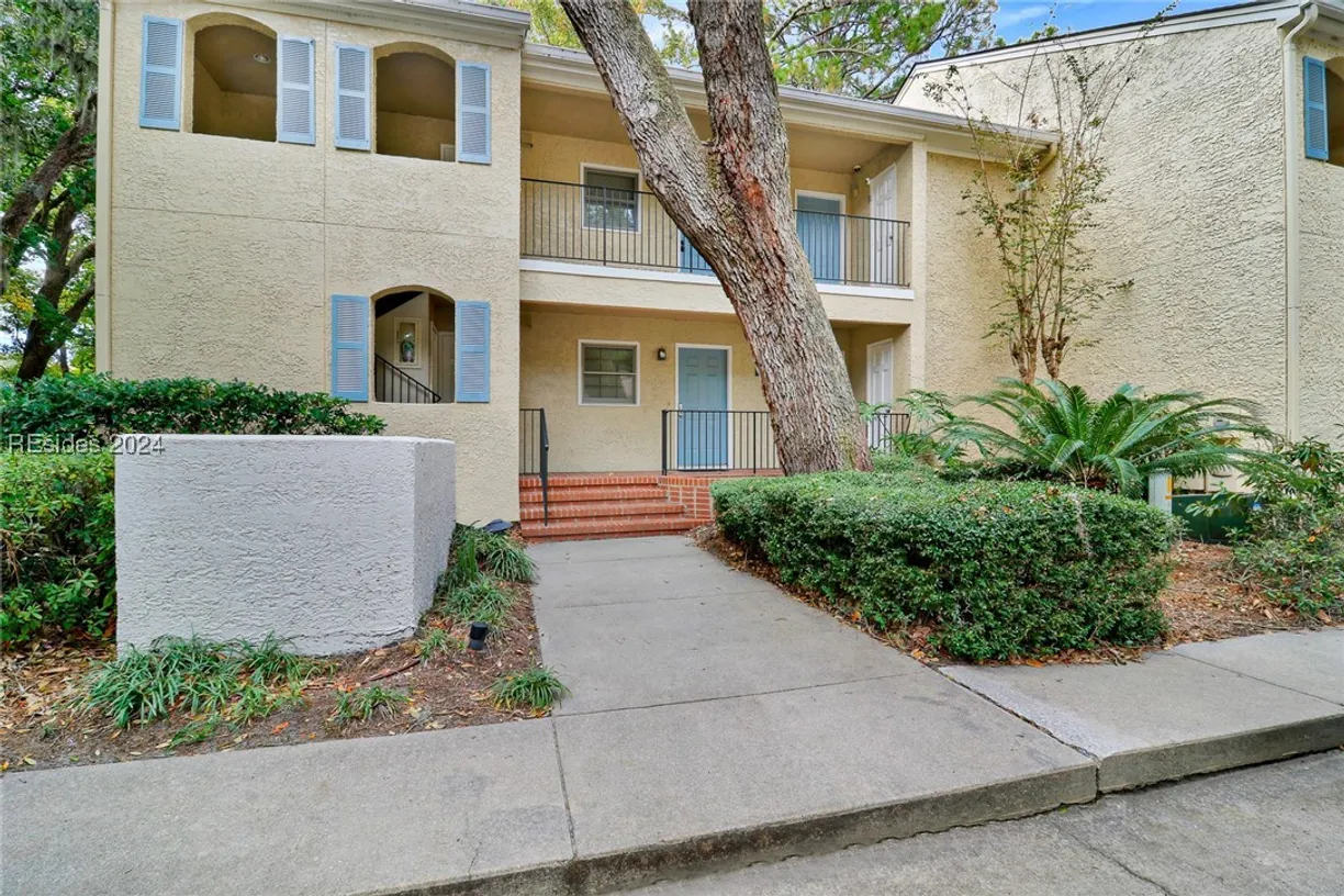 Charleston, SC Real Estate | View 4 Wimbledon Court, 109 | 2 Beds, 2 Baths