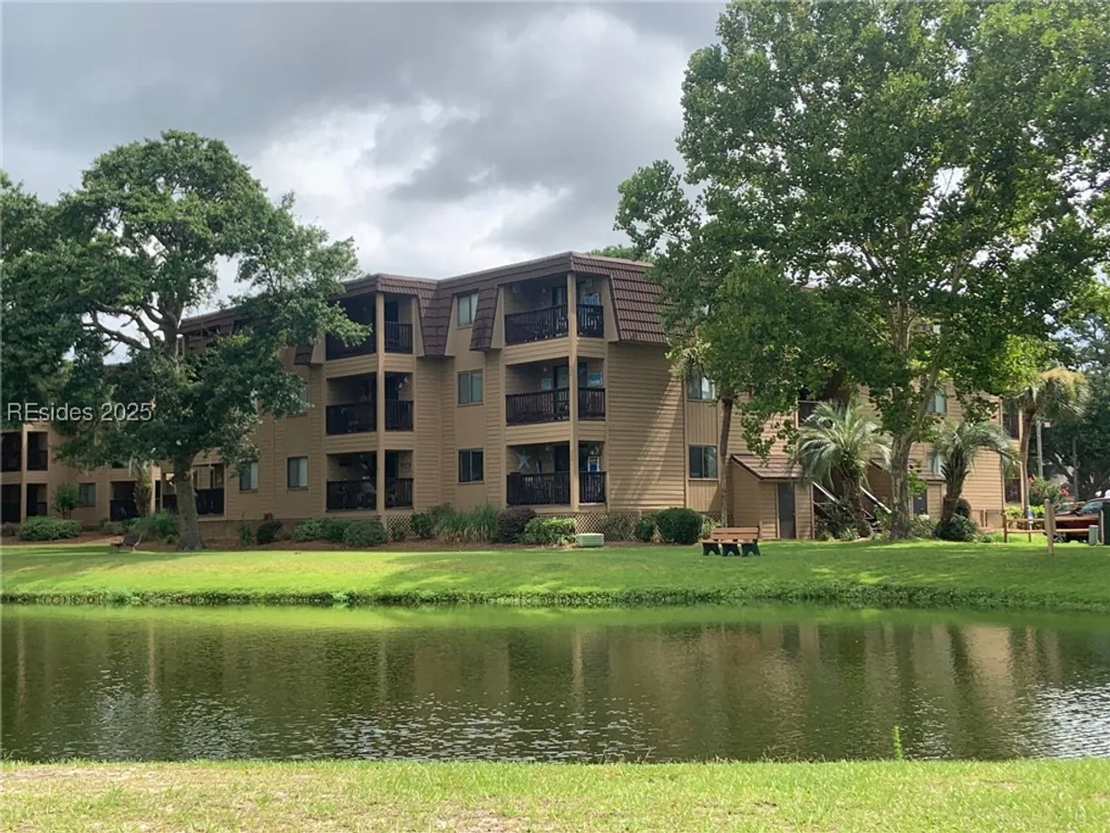 Charleston, SC Real Estate | View 40 Folly Field Road, A19 | 2 Beds, 2 Baths