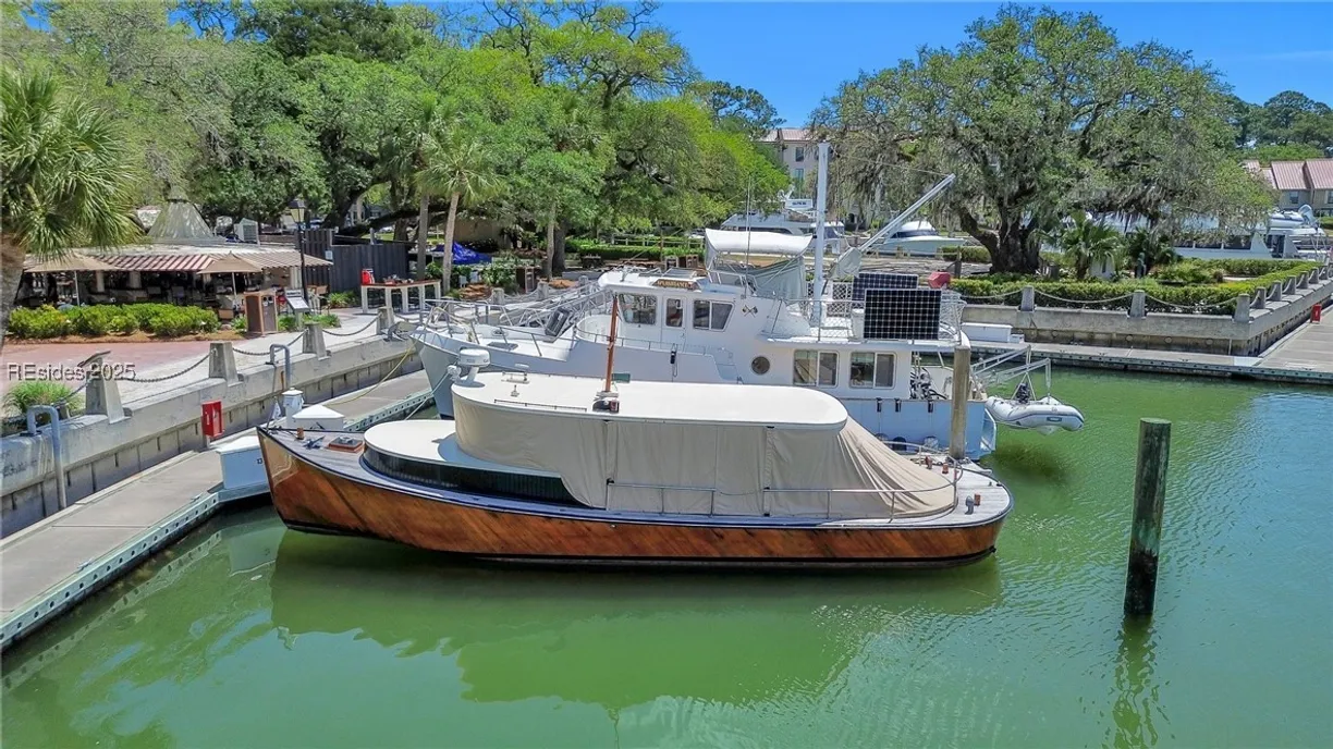 Charleston, SC Real Estate | View 13 Harbour Town Yacht Basin
