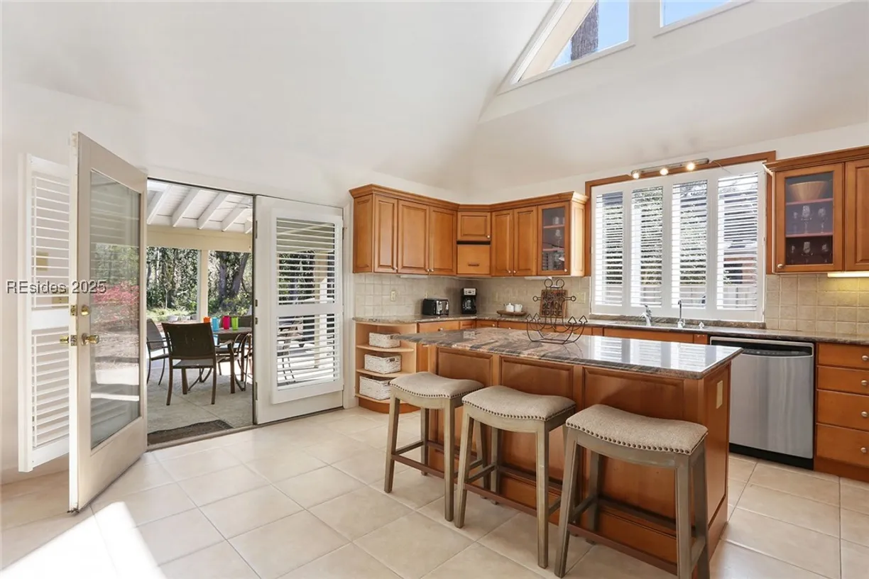 Charleston, SC Real Estate | View 25 Willow Oak Road | 5 Beds, 4 Baths