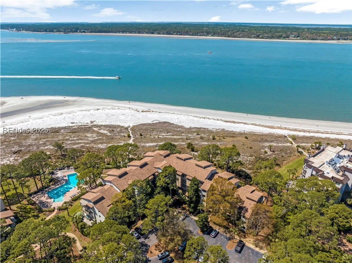 Charleston, SC Real Estate | View 247 S Sea Pines Drive, 1871 | 2 Beds, 2 Baths