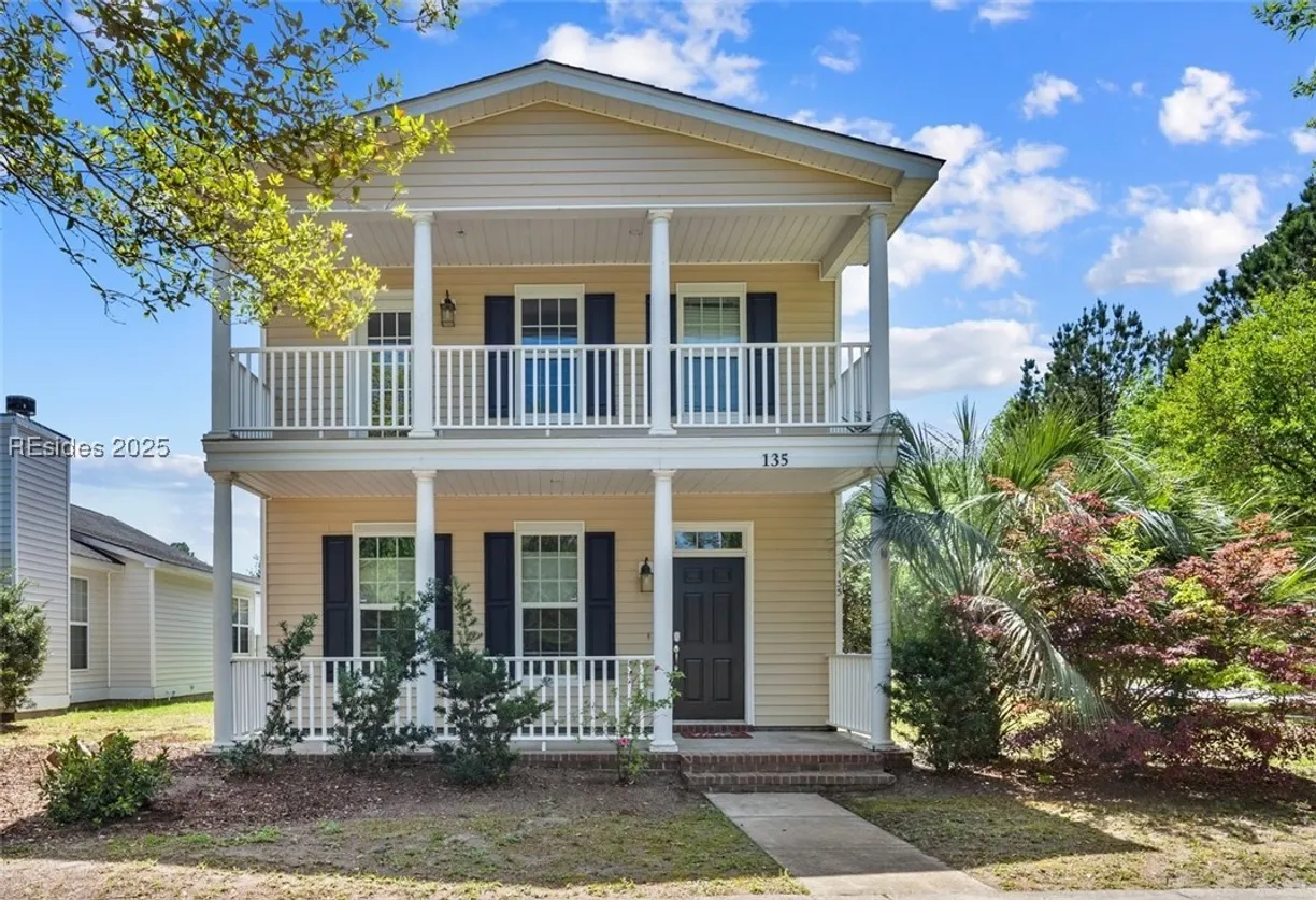 Charleston, SC Real Estate | View 135 10th Avenue | 3 Beds, 2 Baths