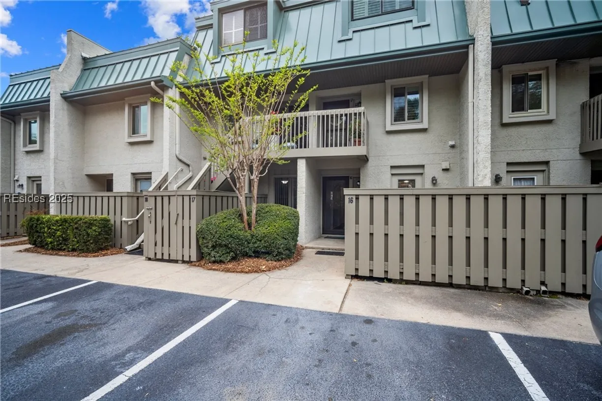 Charleston, SC Real Estate | View 26 S Forest Beach Drive, 16 | 2 Beds, 2 Baths
