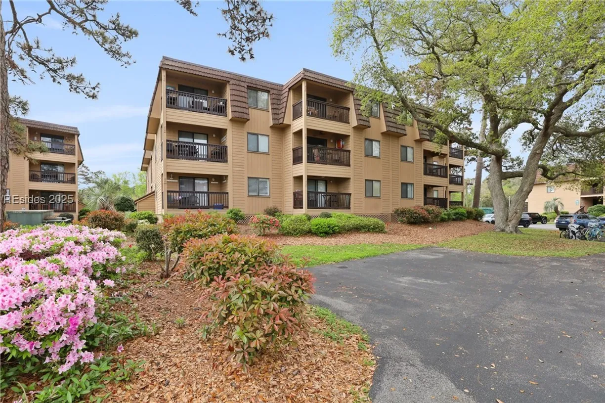 Charleston, SC Real Estate | View 40 Folly Field Road, F9 | 2 Beds, 2 Baths