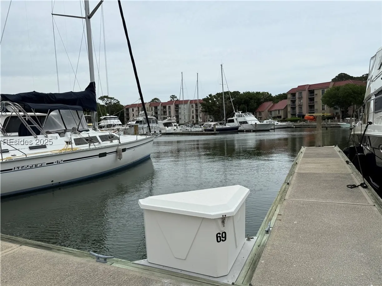 Charleston, SC Real Estate | View 69 Harbout Town Yacht Basin